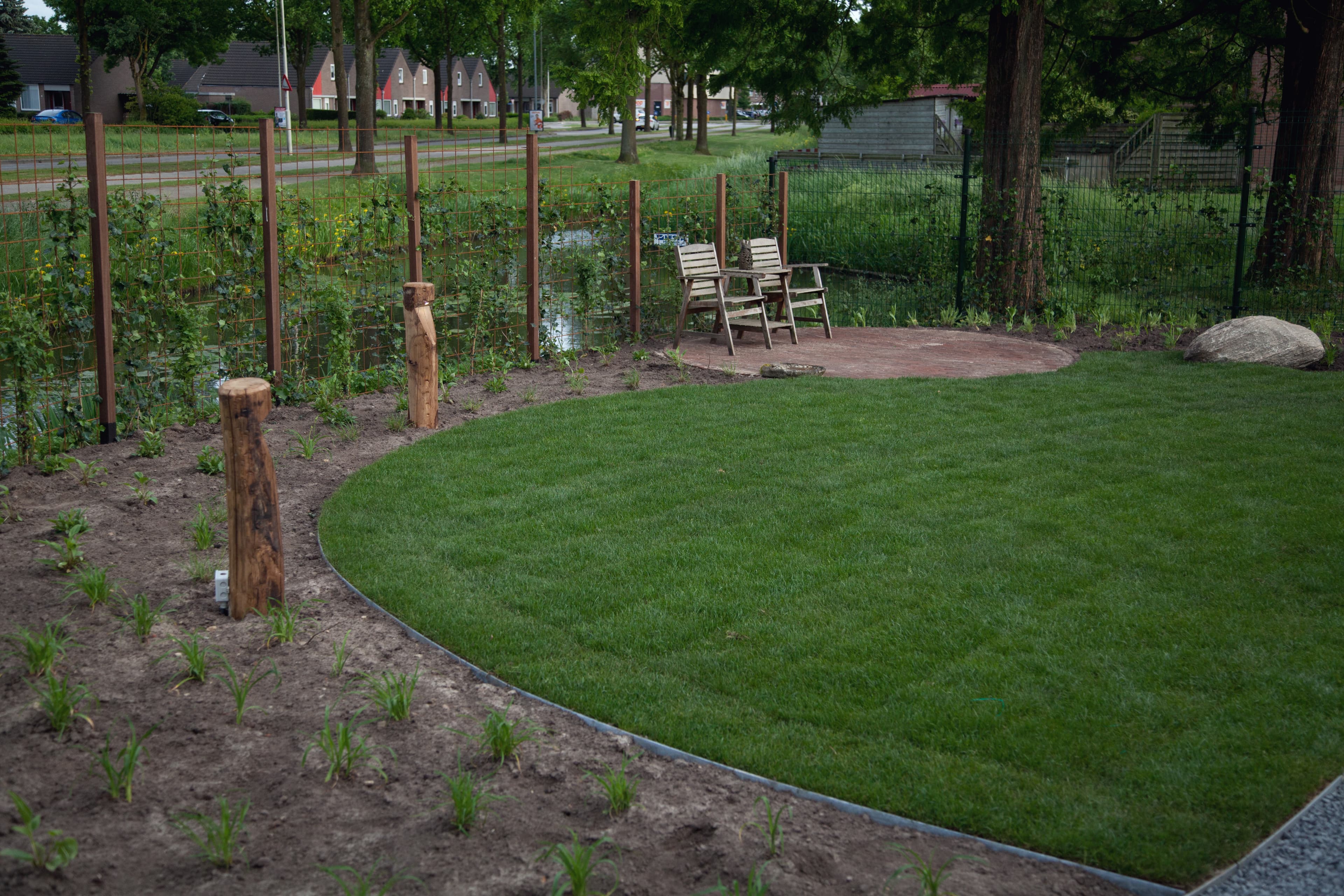 Graszoden leggen in Westervoort